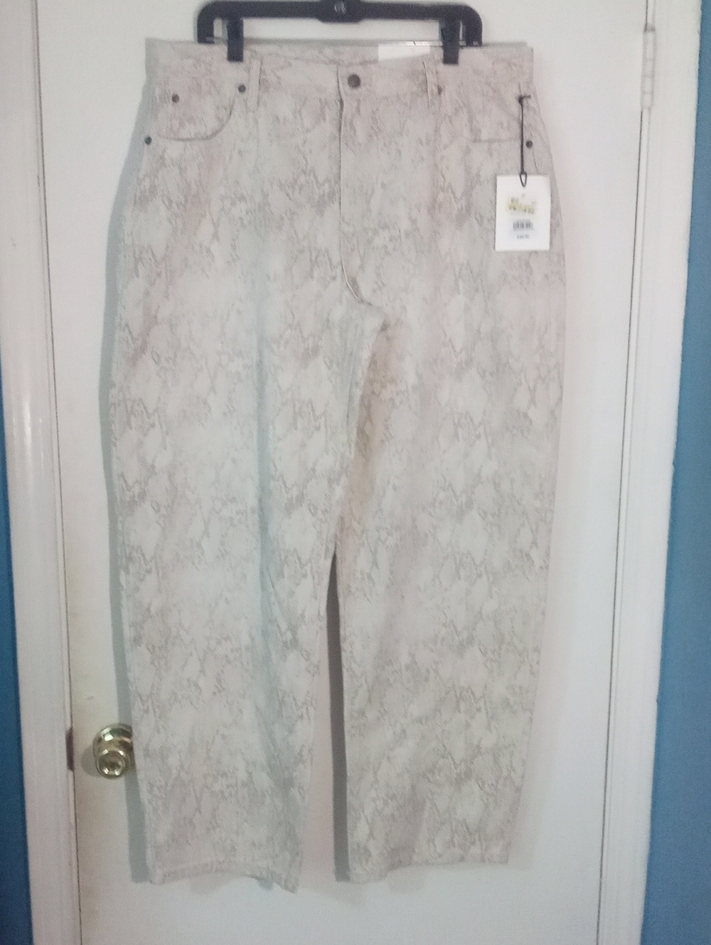 KBB By Kahlana Light Cream Snakeskin Print Jeans NWT $50 Barrel Leg